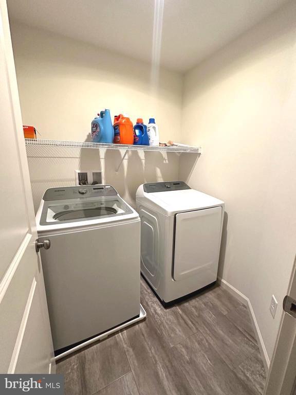 Building Photo - 11 Woods Dr