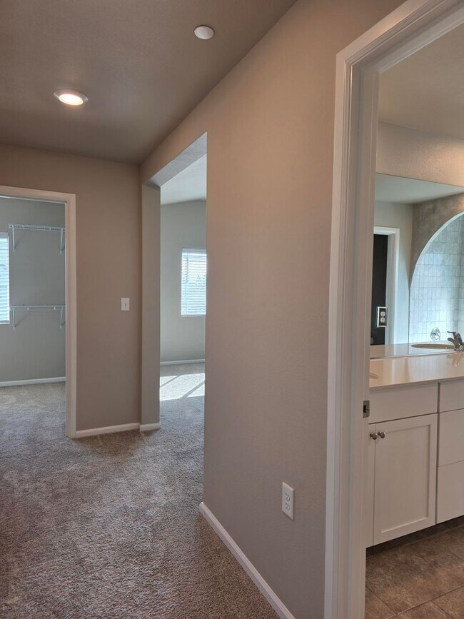 Building Photo - 4 Bedroom Home in Soundview Estates!