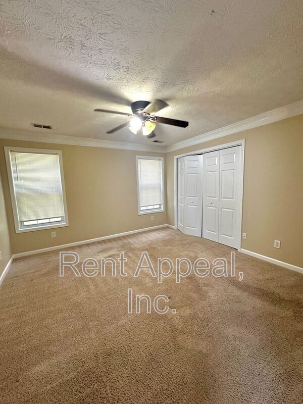 Building Photo - 185 Weatherstone Dr