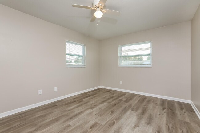 Building Photo - 500 Fern Ave