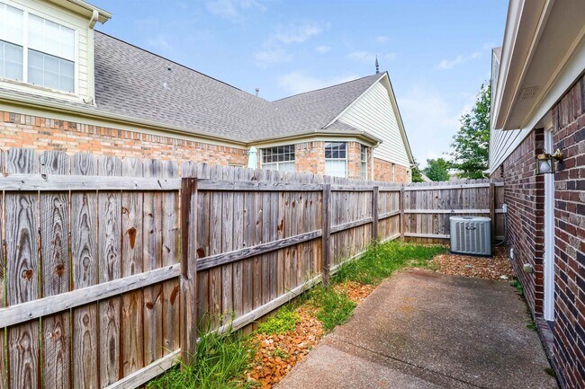 Building Photo - 1485 Pemberton Ln