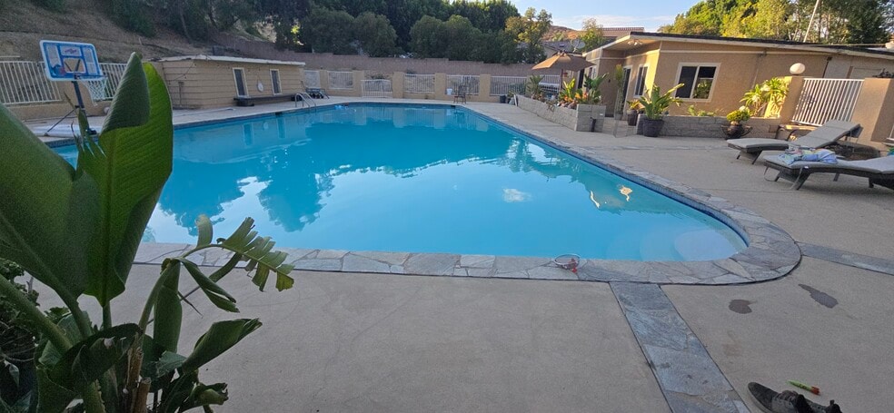 Building Photo - 3803 Lightning Ridge Way