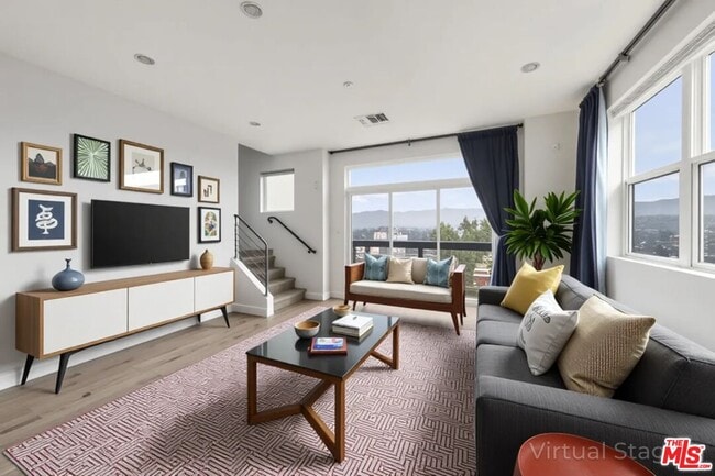 Building Photo - 2753 Waverly Dr