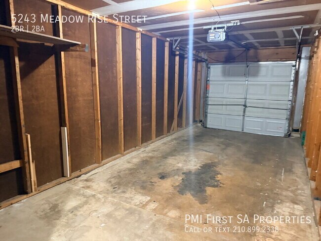 Building Photo - 5243 Meadow Rise St