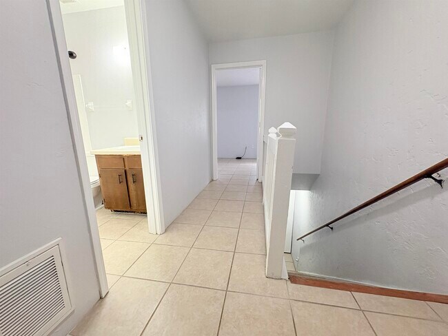 Building Photo - 1007 Sutor Rd