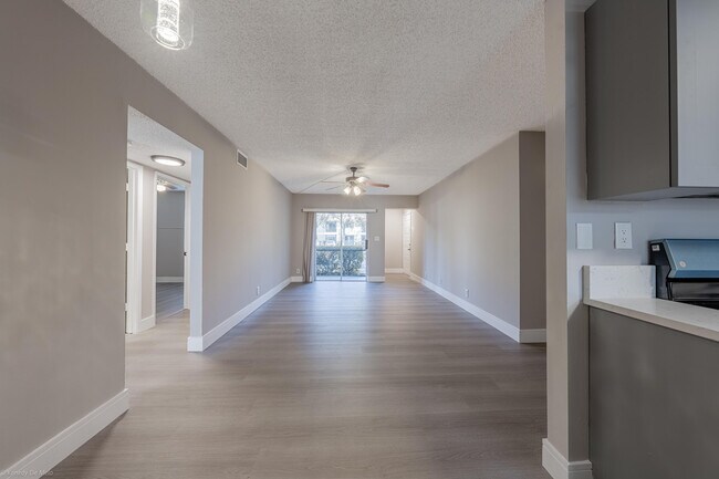 Building Photo - 105 Gardens Dr
