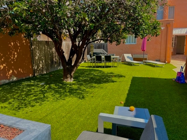Shared Backyard - 1115 S La Peer Dr