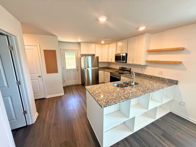 Building Photo - 106 White Rapids Way