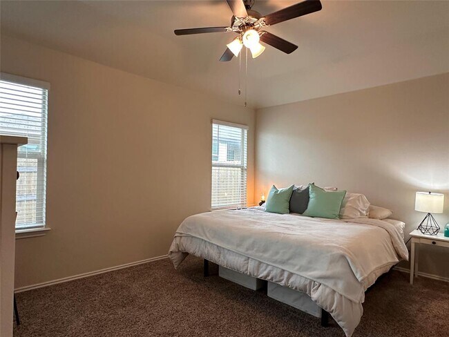 Building Photo - 216 Midas Ln