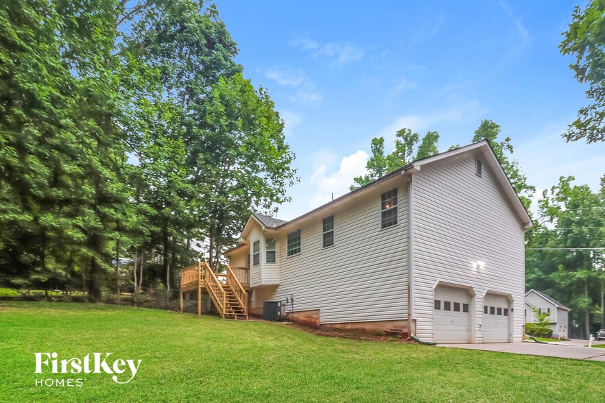 Building Photo - 358 Farm Brook Ln