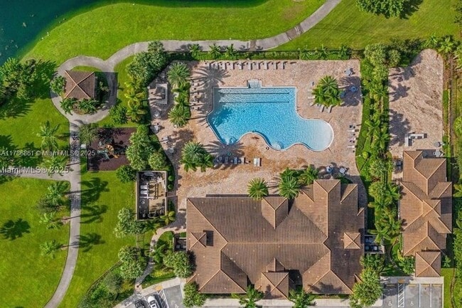 Building Photo - 3813 Greenway Dr