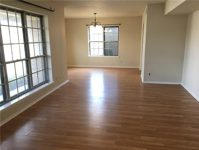 Building Photo - 1705 Pebble Brook Dr
