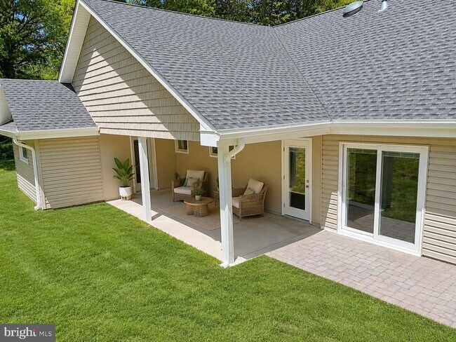 Building Photo - 425 Woodhill Rd