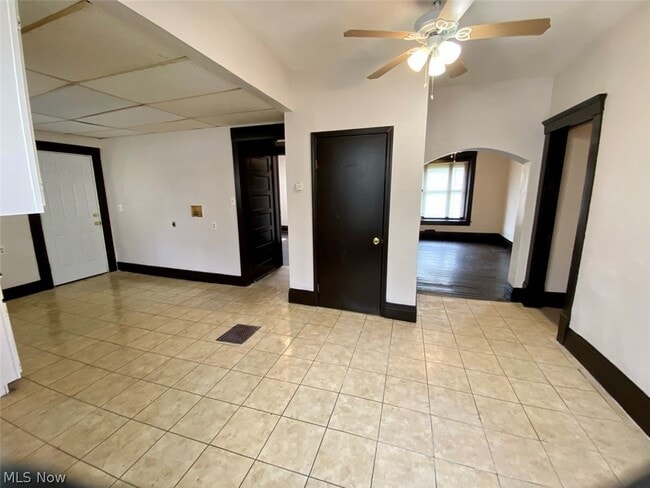 Building Photo - 390 Doyle St