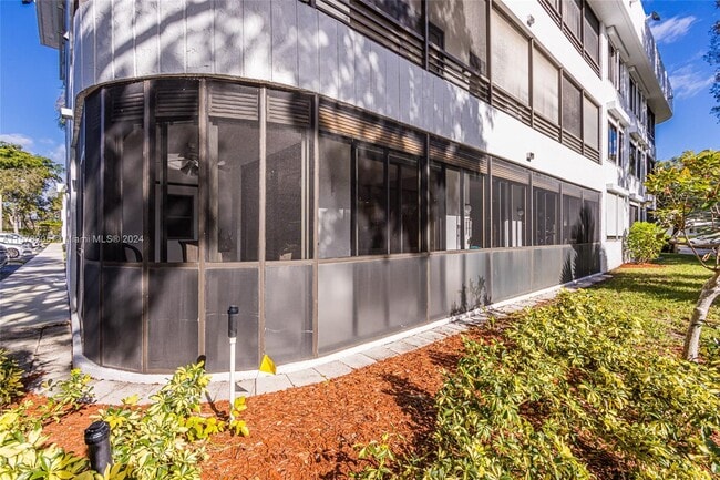 Building Photo - 1410 Sheridan St
