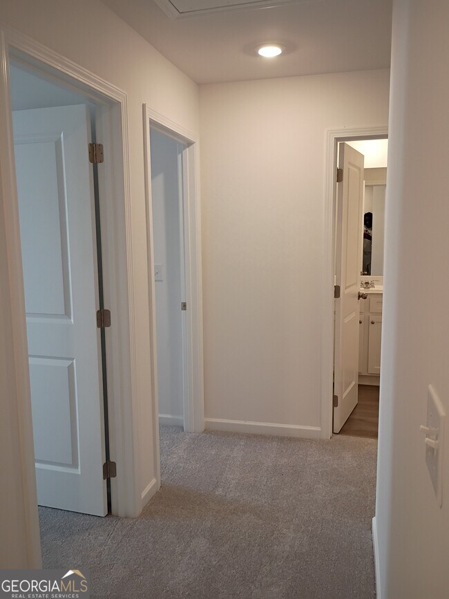 Building Photo - 248 Kenoot Dr