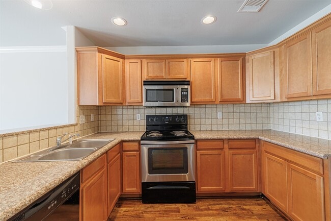 Building Photo - 4441 South St