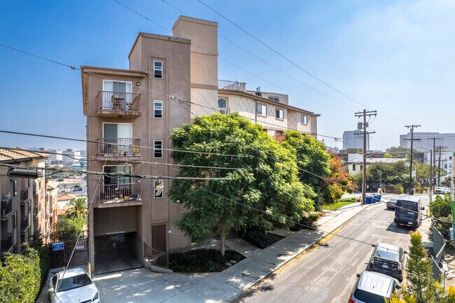 700 N Hill Pl - 4006