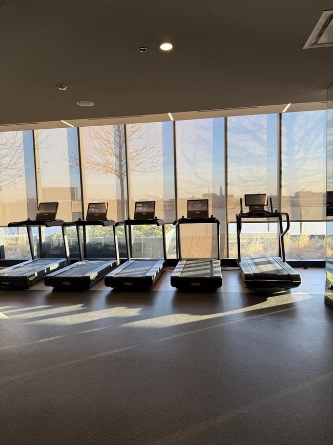 Building Photo - 1101 W Van Buren St