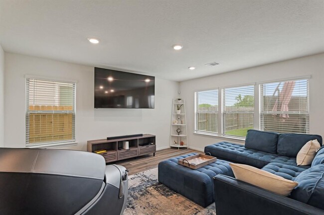 Building Photo - 4826 Hickory Deer Ln