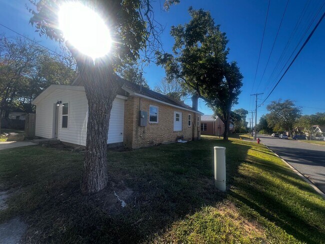 Building Photo - 300 Gardner St