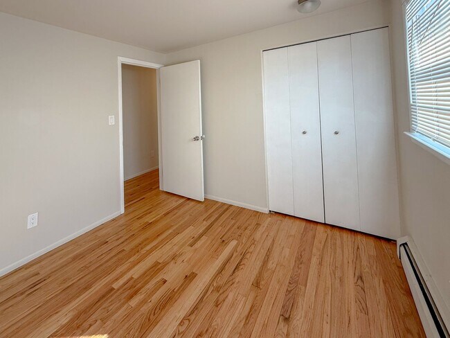 Building Photo - 2710 Pendleton Dr