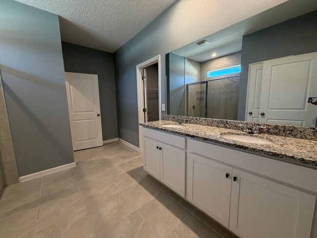 Building Photo - 882 Asterfield Ln