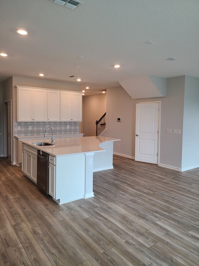 Building Photo - Luxury 3-bedroom, 2.5 bathroom townhome wi...