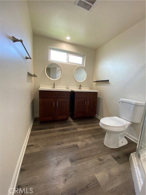 Building Photo - 208 S Park View St