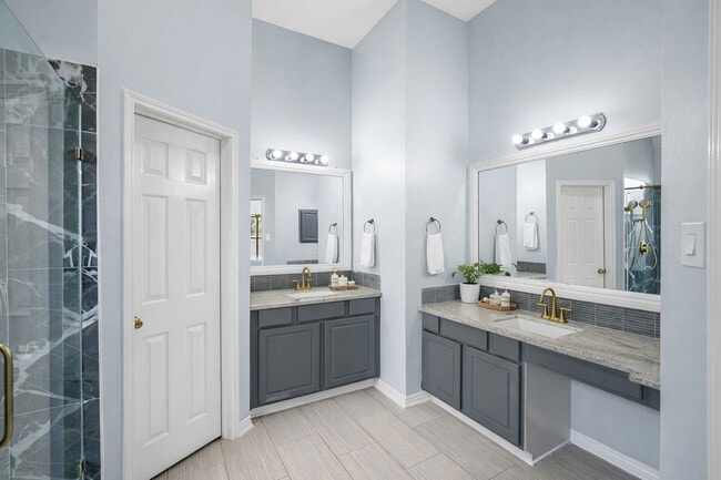 Building Photo - 2623 Pine Shadows Dr