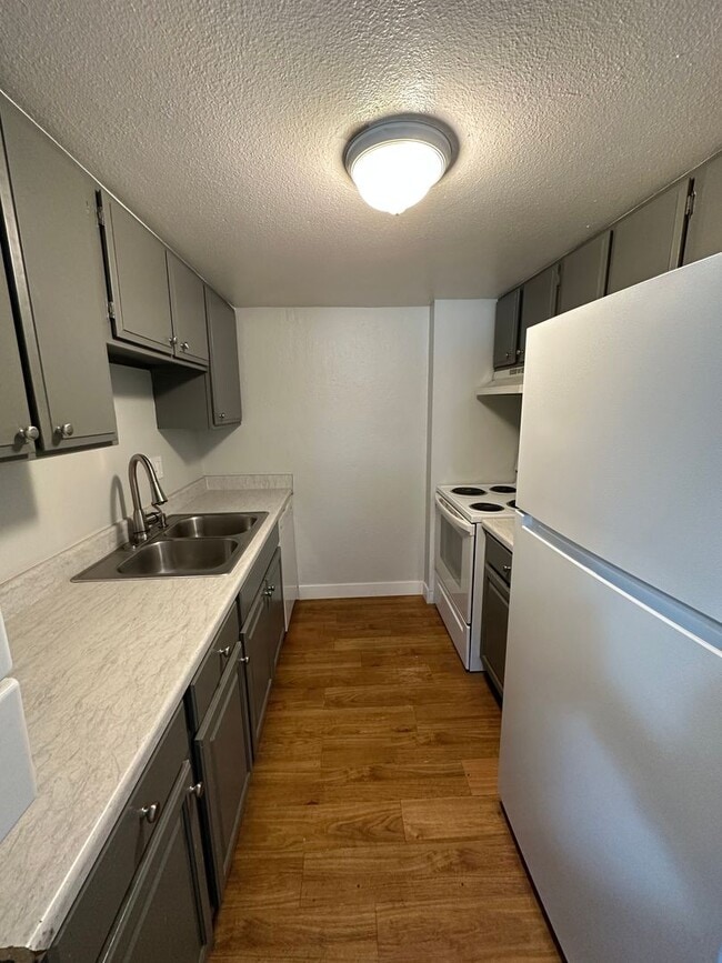 Building Photo - NShields636 (KC-LN-KB)