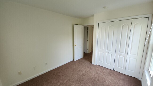 Building Photo - Spacious, Large, Luxury 3 Bedroom End - Unit Townhouse in Hockessin, Delaware