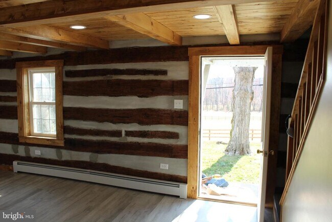 Building Photo - 739 S Main St