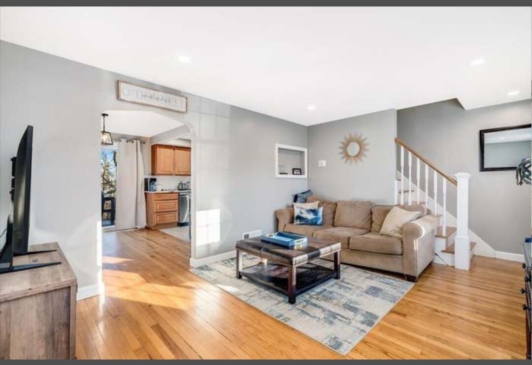 Building Photo - 90 Harold St