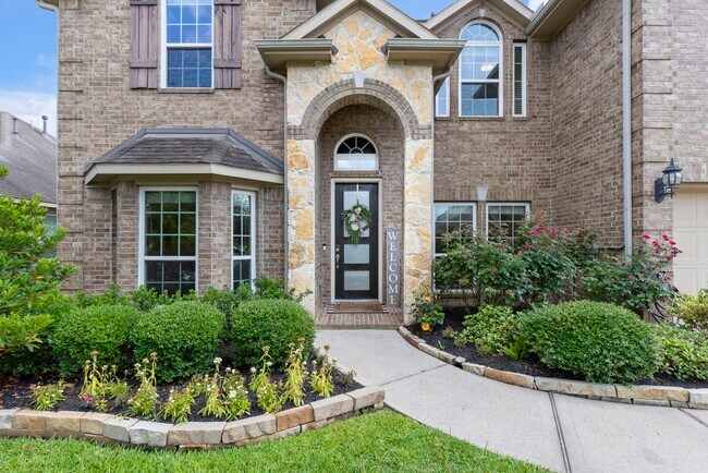 Building Photo - 6223 Pinewood Heights Dr