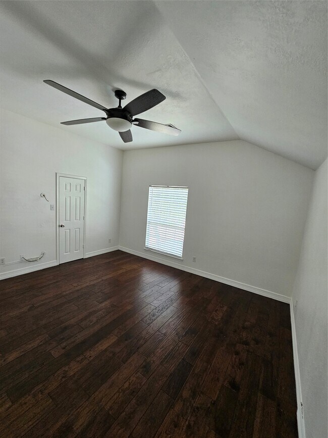 Building Photo - 9207 Dairy View Ln