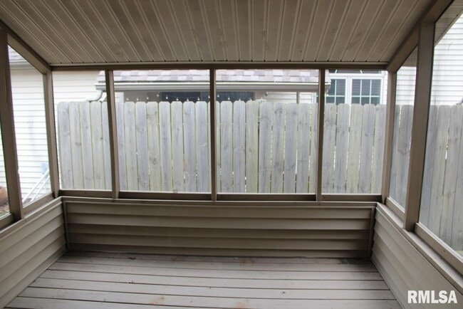 Building Photo - 2807 Cronin Dr