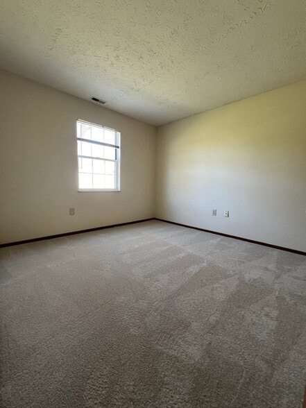 Building Photo - 3930 Deer Lake Way