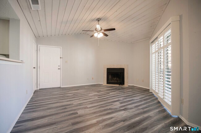 Building Photo - 82 Crown Knoll Ct