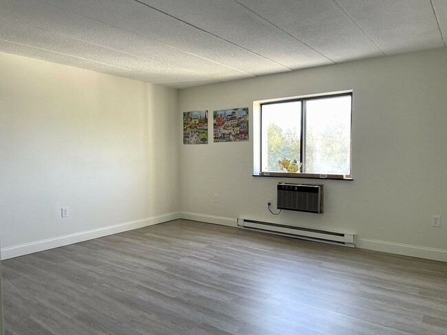 Building Photo - 308 Quarry St