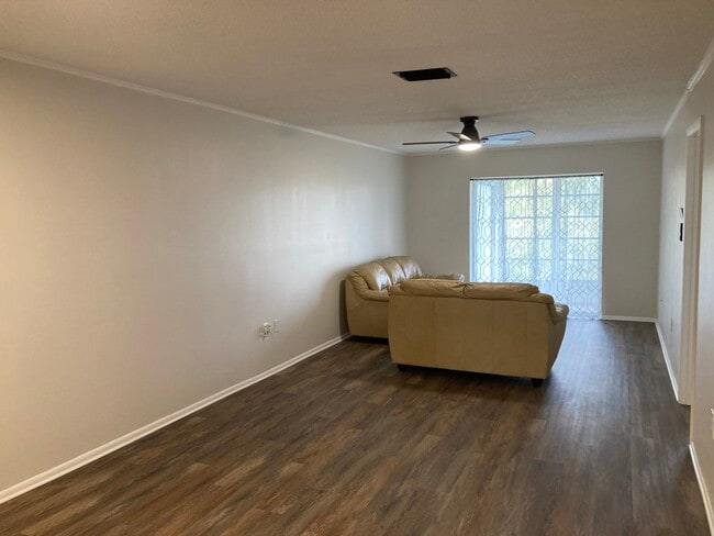 Building Photo - 3774 Lake Bayshore Dr