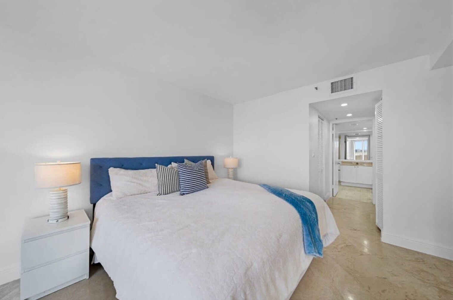 Building Photo - 1717 N Bayshore Dr