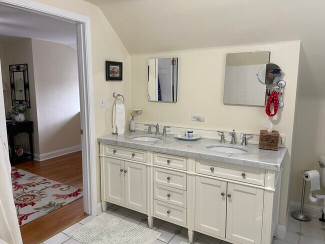 Primary bathroom - 7032 Stanford Ave