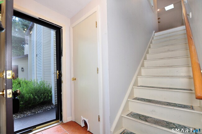 Building Photo - 30 Simsbury Landing