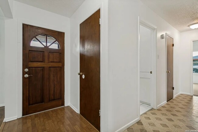 Building Photo - 207 Balboa Dr