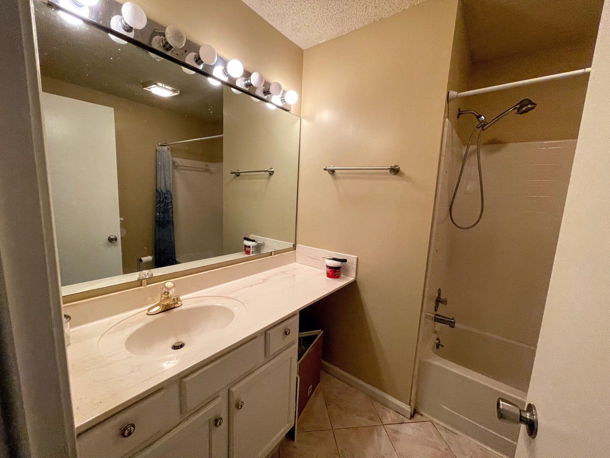 Master Bath - 7011 Somerset Cir