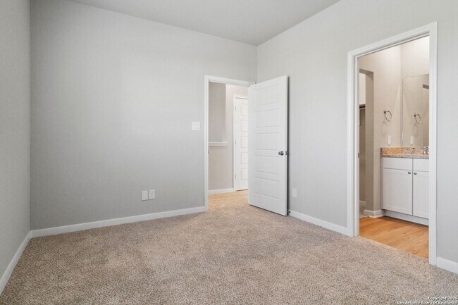 Building Photo - Brand New 3 Bd 3 Full Bath Townhouse Near ...