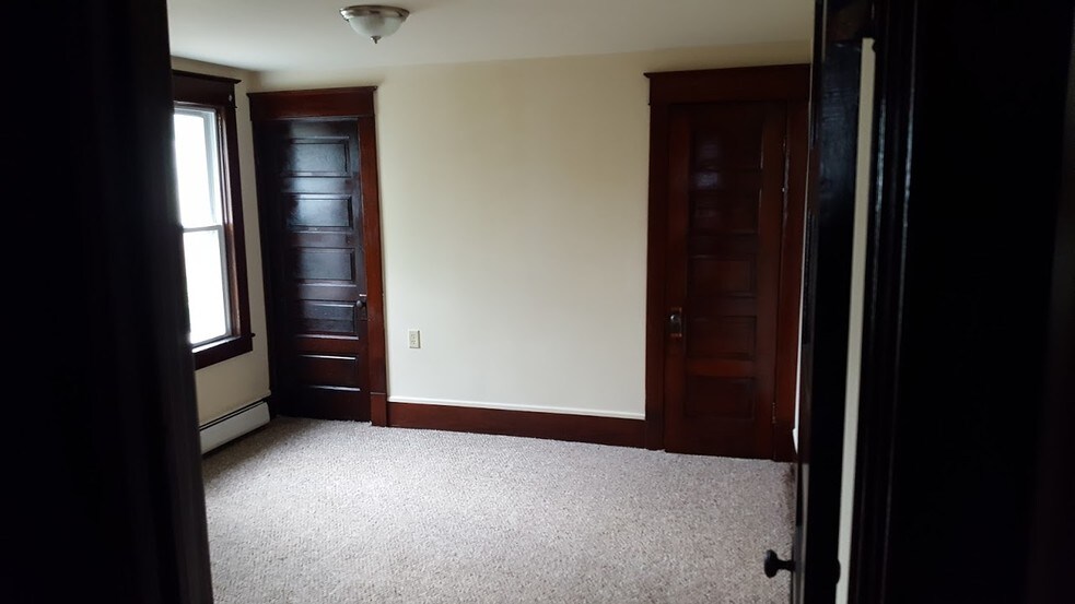 BED2A - 55 E Courtney St
