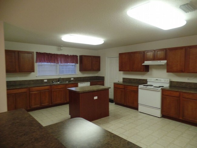 Building Photo - Pinecrest
