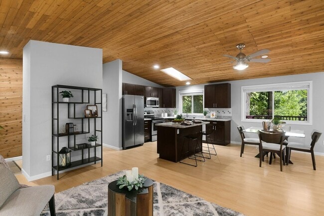 Primary Photo - 3 Bedroom Sammamish Rambler in Quiet Cul d...